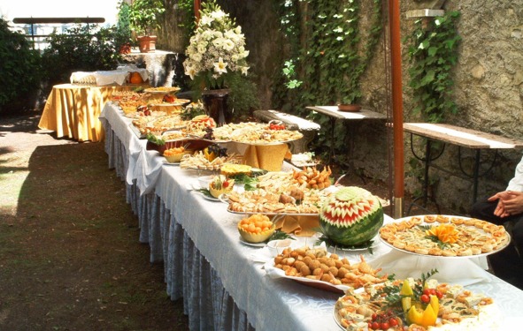 Buffet all'aperto